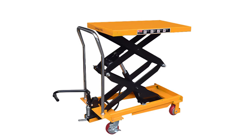 How does a Small Hydraulic Lifting Truck Lift the Engine?