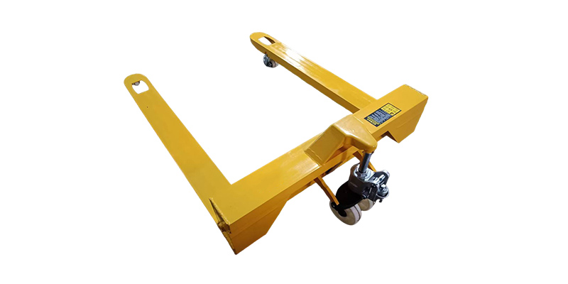 In what scenarios is the widened pallet truck used?